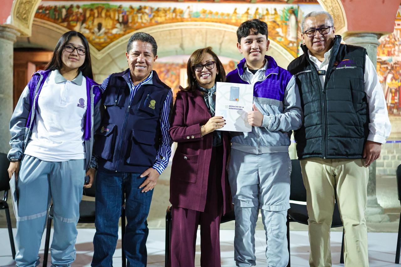 Dos jóvenes talentos representarán a Tlaxcala y México en competencias de matemáticas en Brasil y China